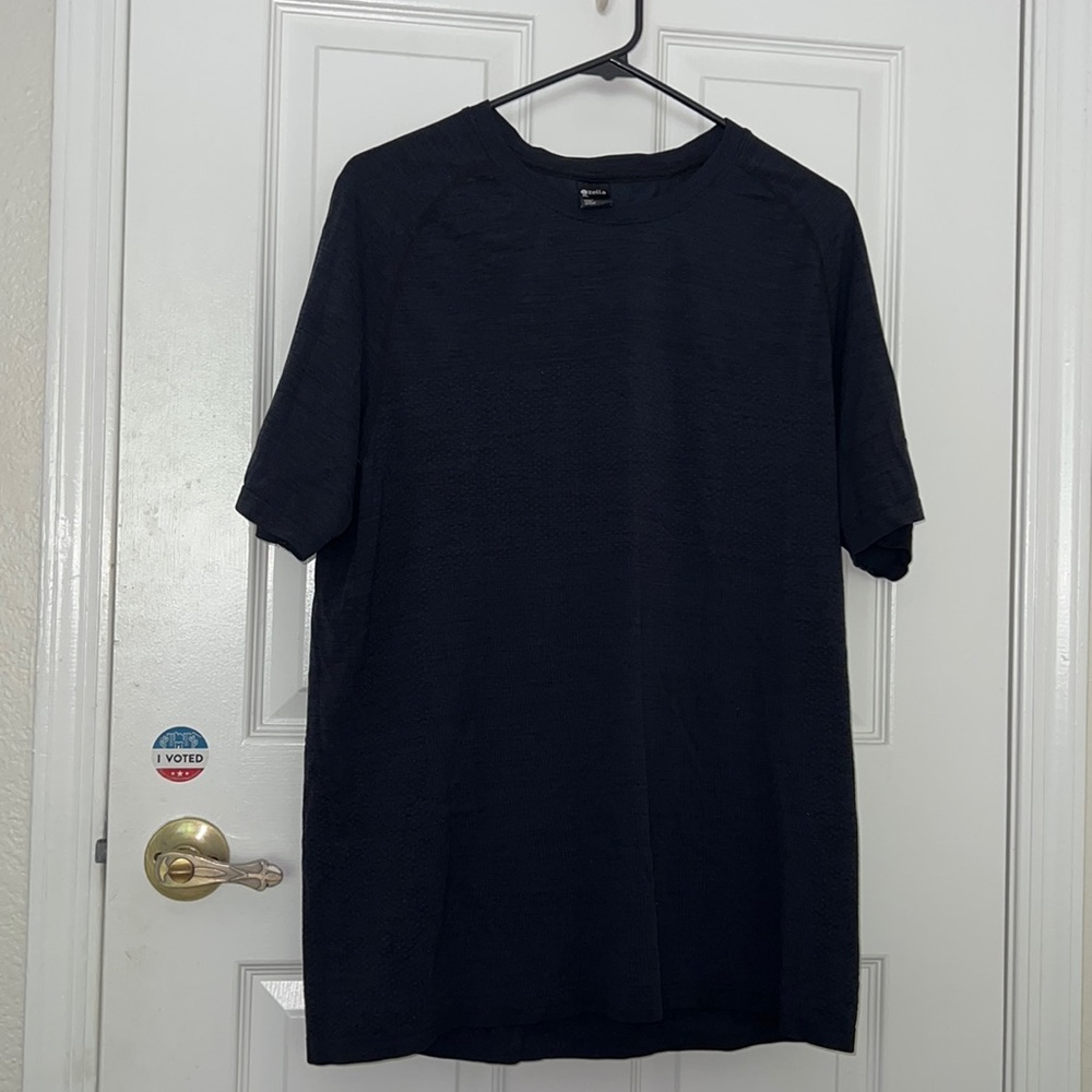 Men’s Zella workout shirt